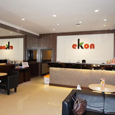 Ekon Hotel Yogyakarta Exterior foto