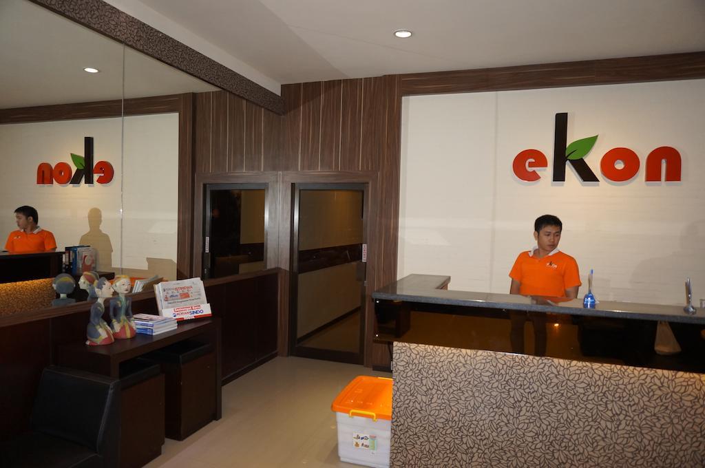 Ekon Hotel Yogyakarta Exterior foto
