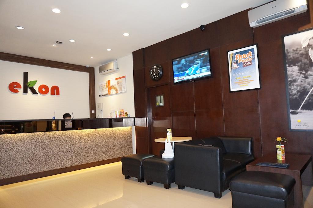 Ekon Hotel Yogyakarta Exterior foto